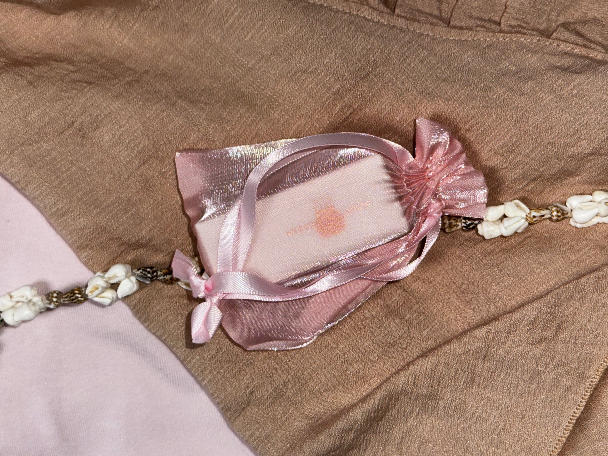BonusItemnecklace.HEIC__PID:7f969278-80c8-42de-94e8-805f8f53e4fa